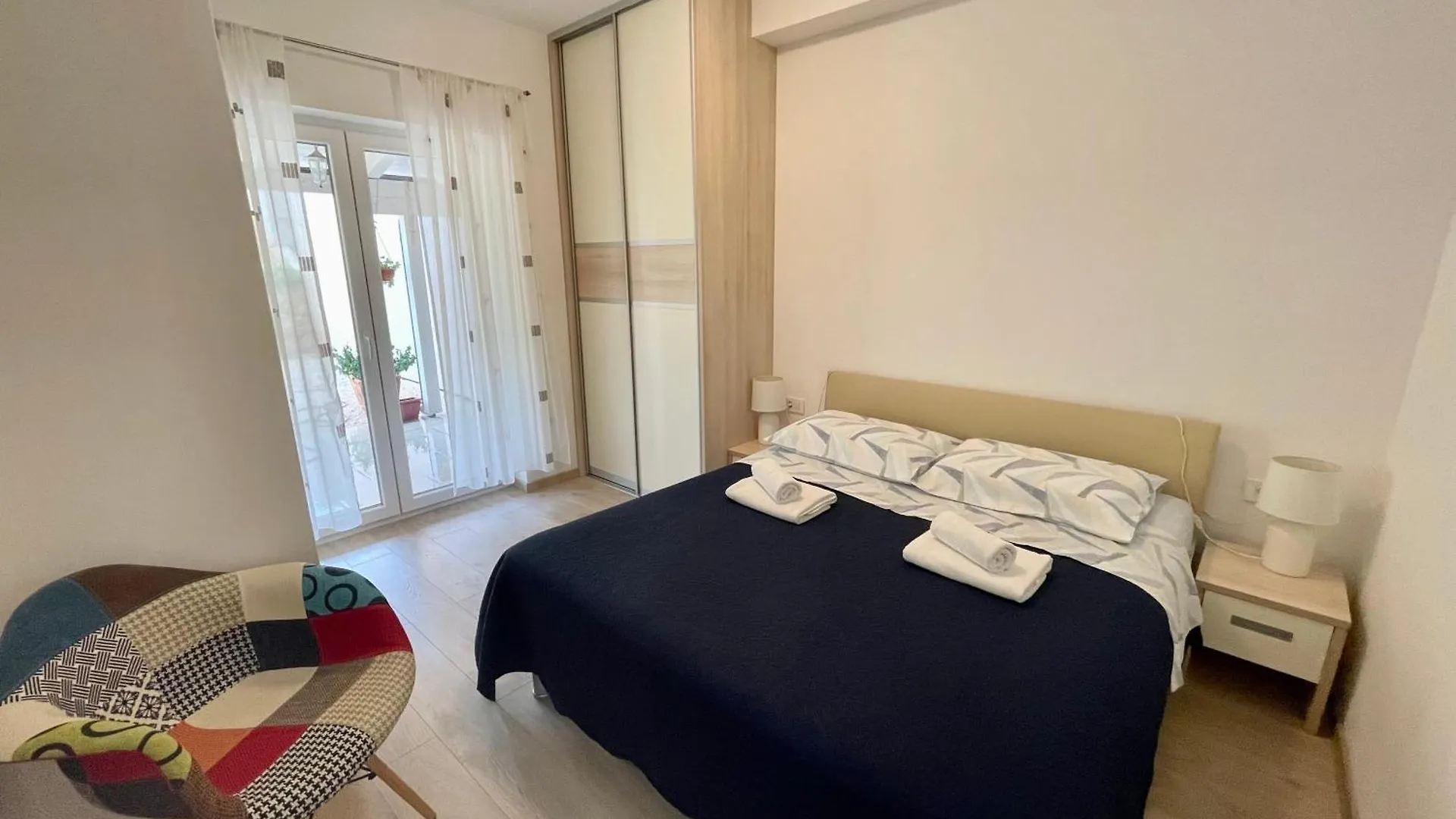 Apartments Dona 0*, Cres