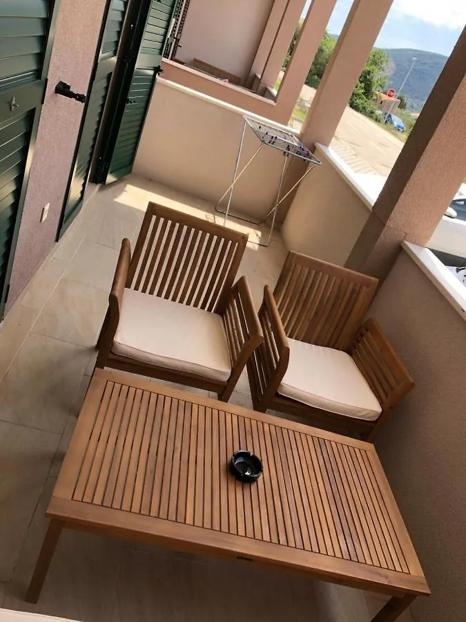 Apartments Dona Cres 0*,  Croatia